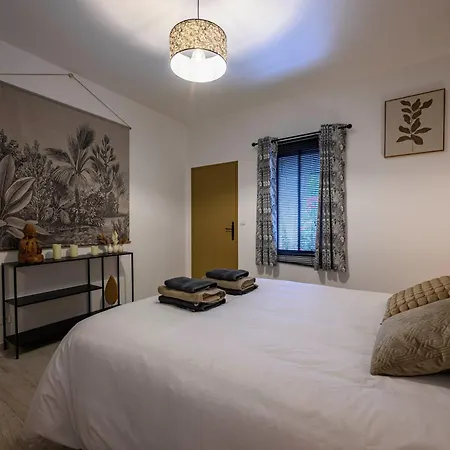 Azur 2 à 6 Pers, Manoir De Cléville *